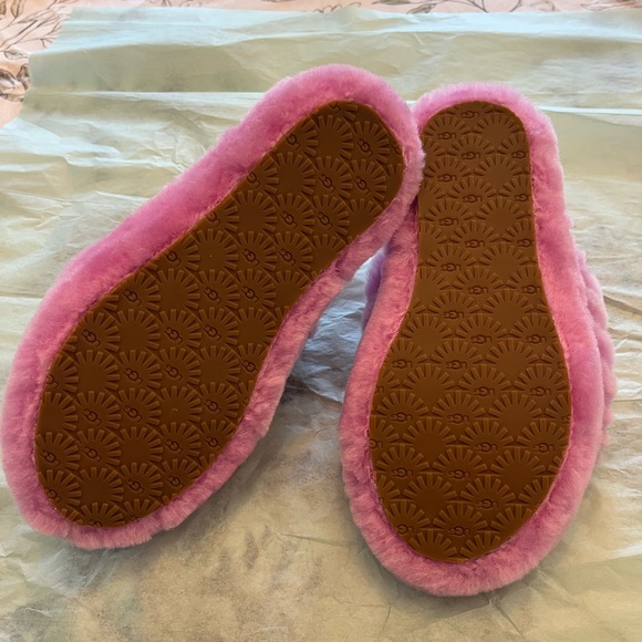 UGG Kids Pink Fluffy Slippers / Slides - Picture 4 of 4